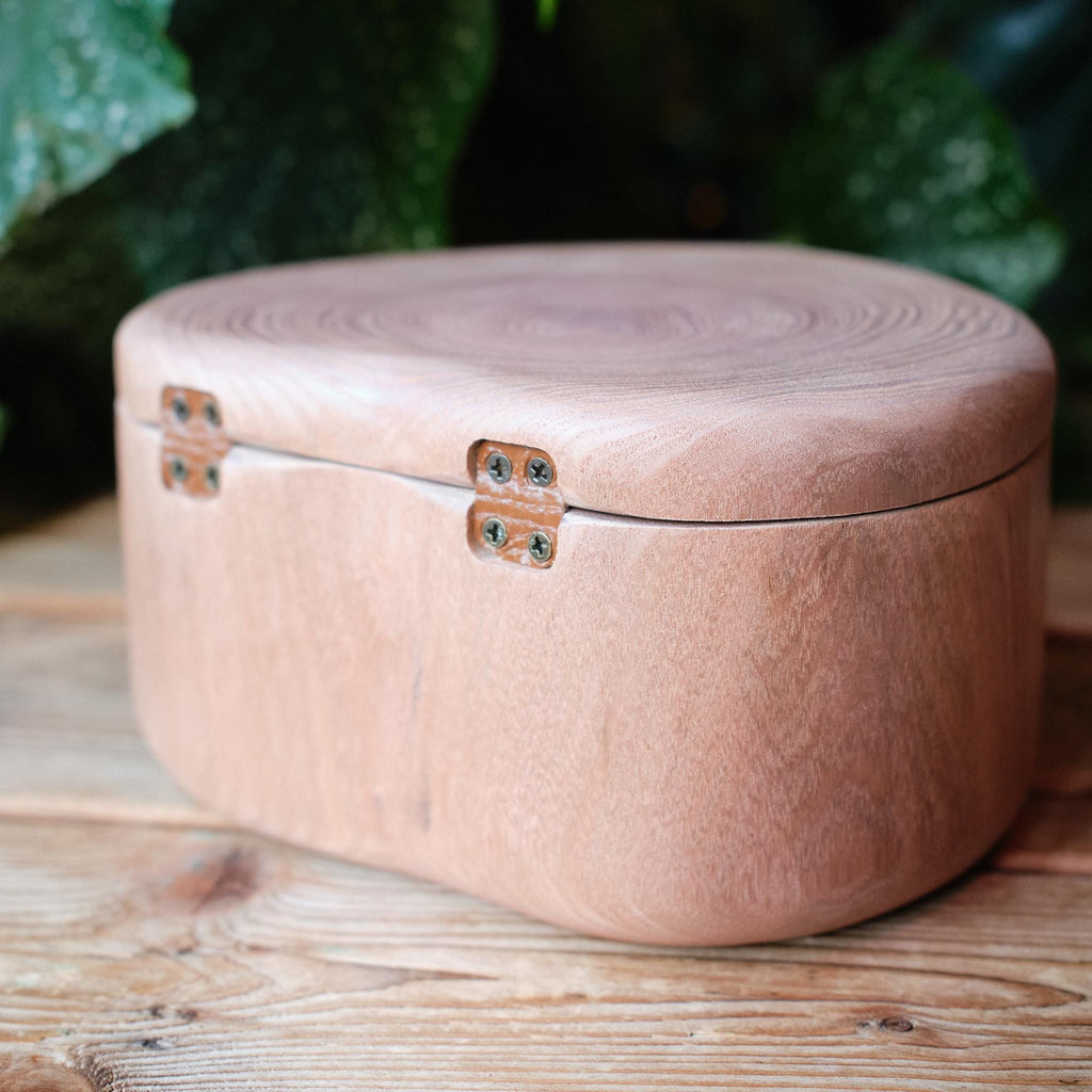 Heart-Shaped Wooden Pet Urn with Tree Ring Grain, Eco Friendly Handcrafted Memorial Box, Hinged Lid with Magnetic Seal, Pet Ashes Keepsake