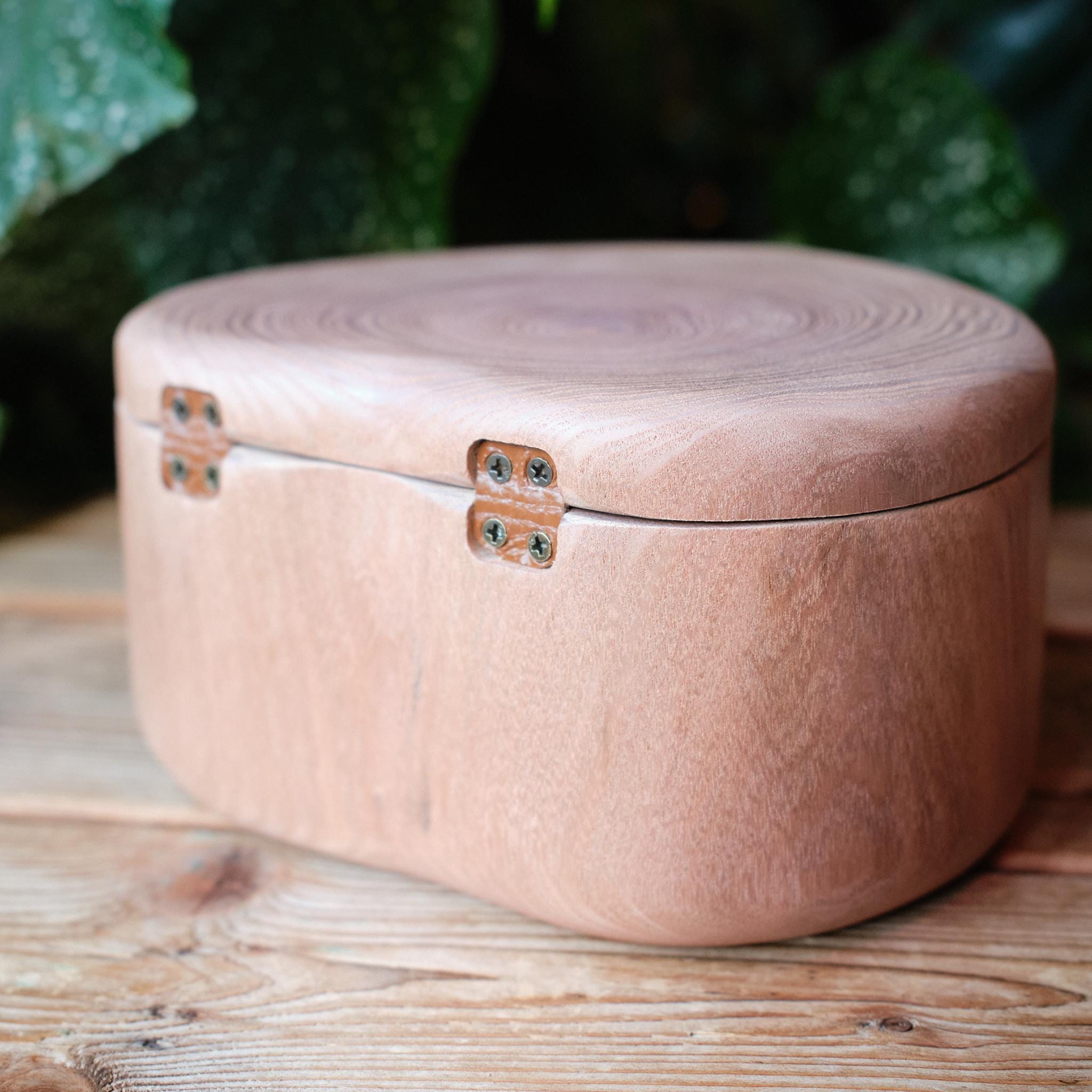 Heart-Shaped Wooden Pet Urn with Tree Ring Grain, Eco Friendly Handcrafted Memorial Box, Hinged Lid with Magnetic Seal, Pet Ashes Keepsake
