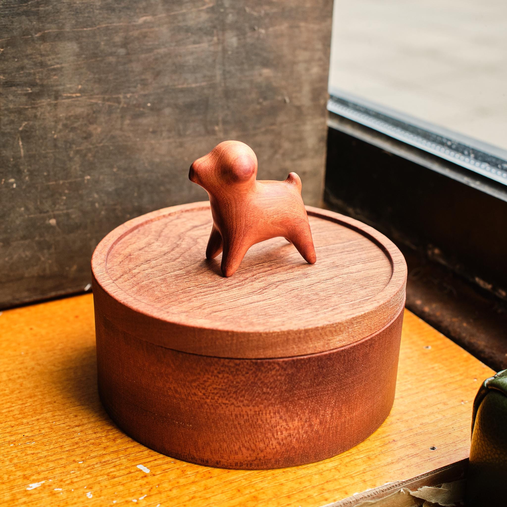 Medium and Large Handmade Natural Wooden Pet Urn | Suitable for All Dog Breeds | Handmade Memorial Ashes Box for Dogs｜Pet Loss Keepsake Gift