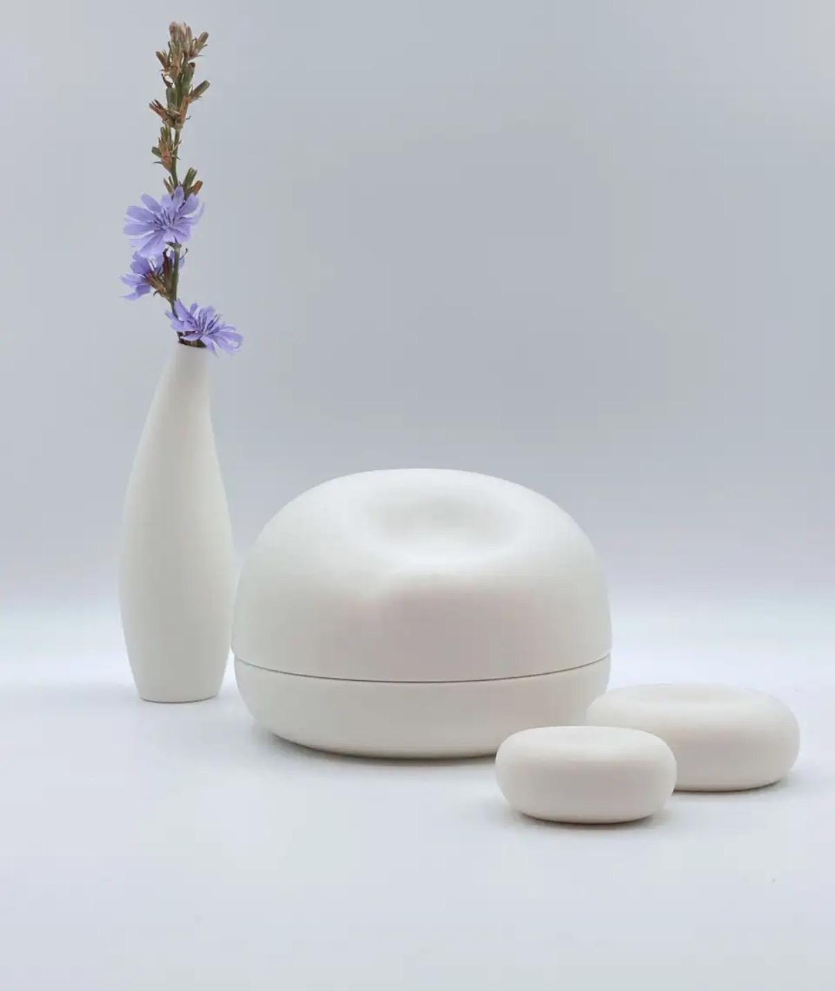 Large Minimalist Ceramic Pet Urn for Dog or Cat | 700ml Cream White Memorial Jar ｜Sleeping Animal Design Keepsake for Ashes bones
