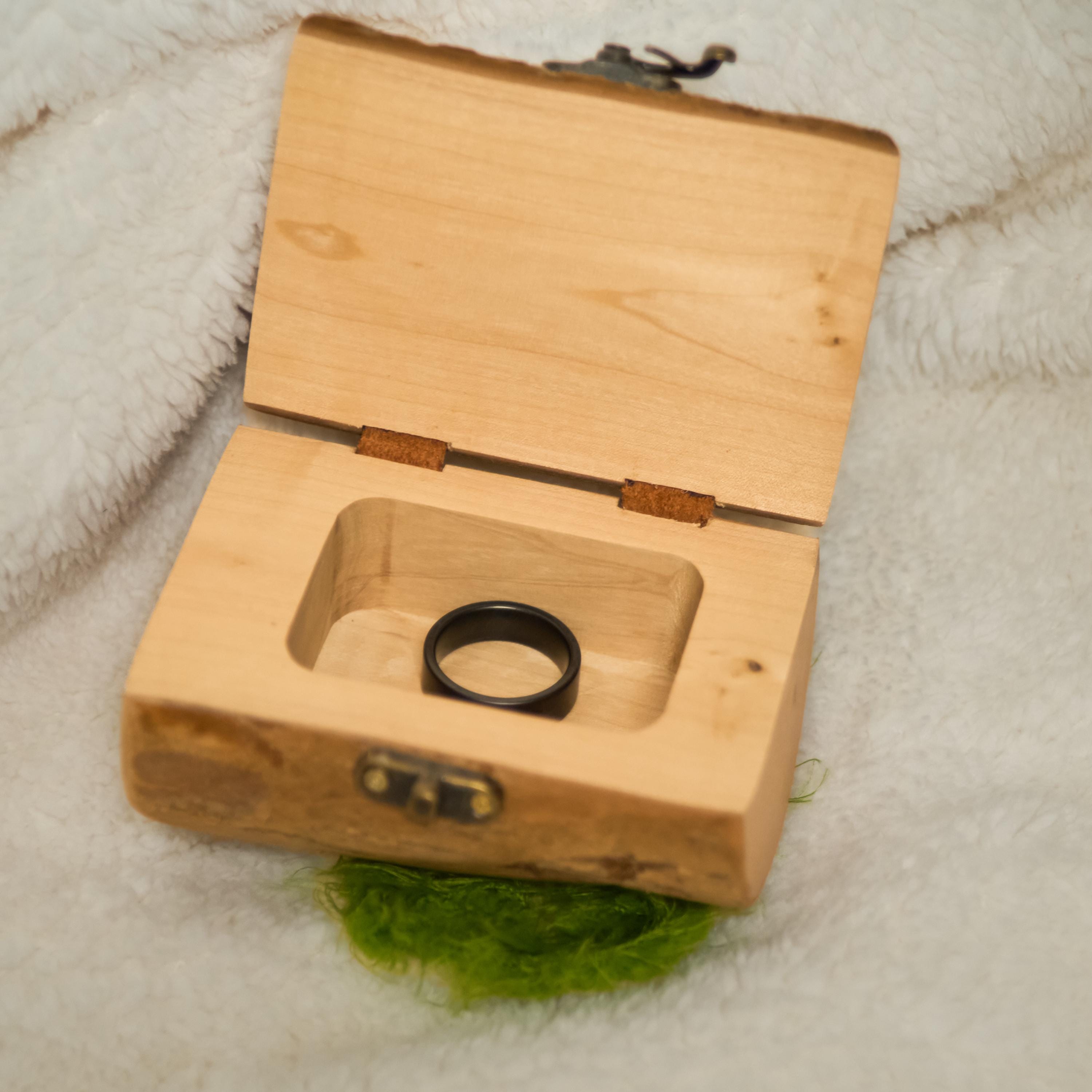 Small Rustic Wooden Bark Pet Memorial Box｜Metal Clasp｜Eco Keepsake Urn for Ashes Hair Teeth｜Custom Laser Engraving｜Small Animal Cremation