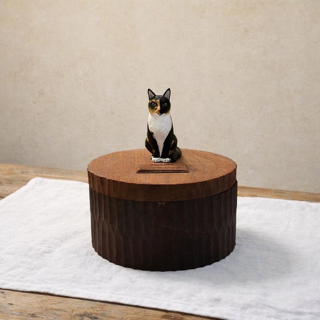 Realistic Orange Tabby Figurine Carved from photo, Handmade Wooden Cat Memorial Urn: Eco-Friendly Memorial Gift, Bespoke Cat Keepsake