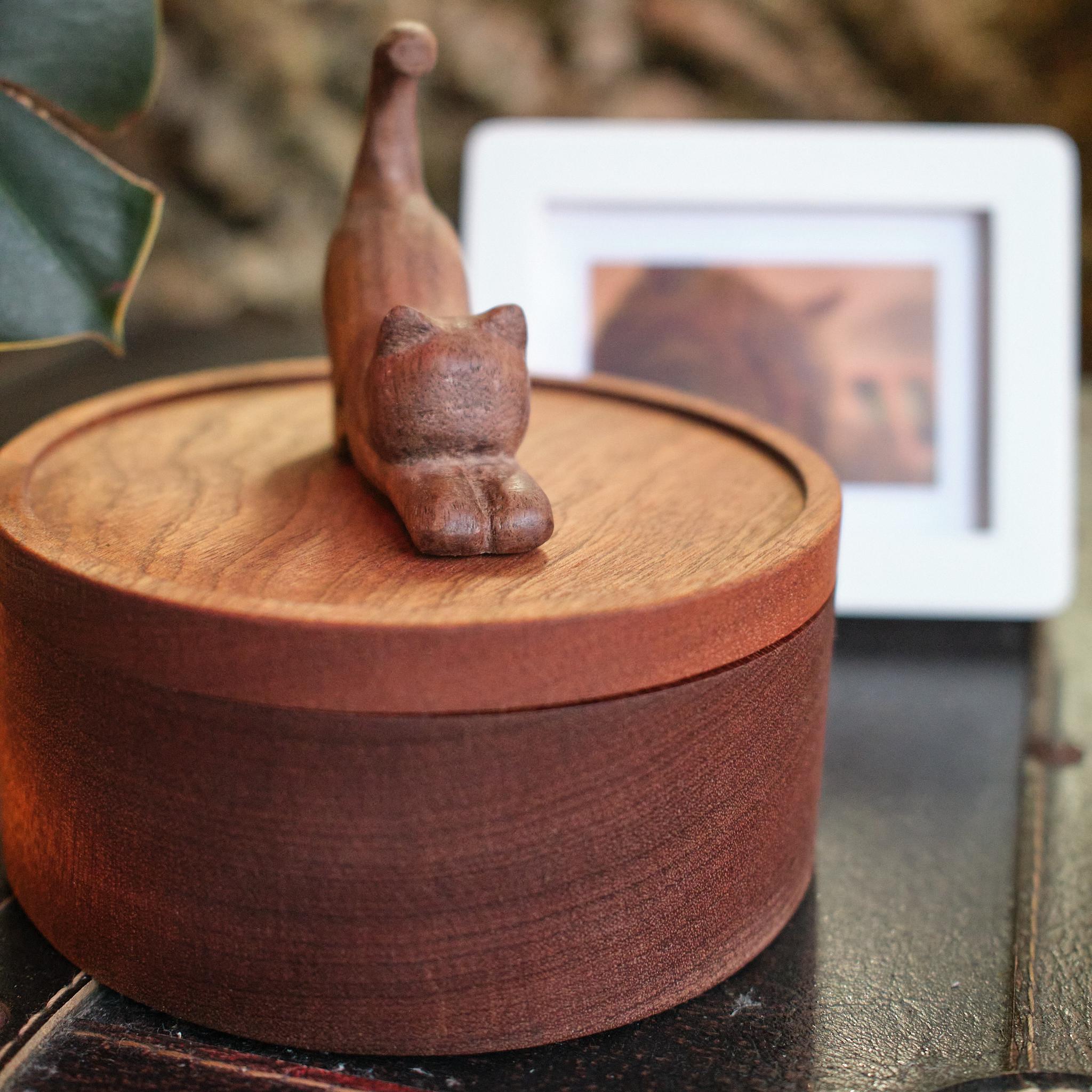 Handmade Wooden Cat Memorial Urn, Stretching Cat Keepsake Box for Ashes, Eco-Friendly Hand Carved Wooden Memorial Gift, Jewellery box