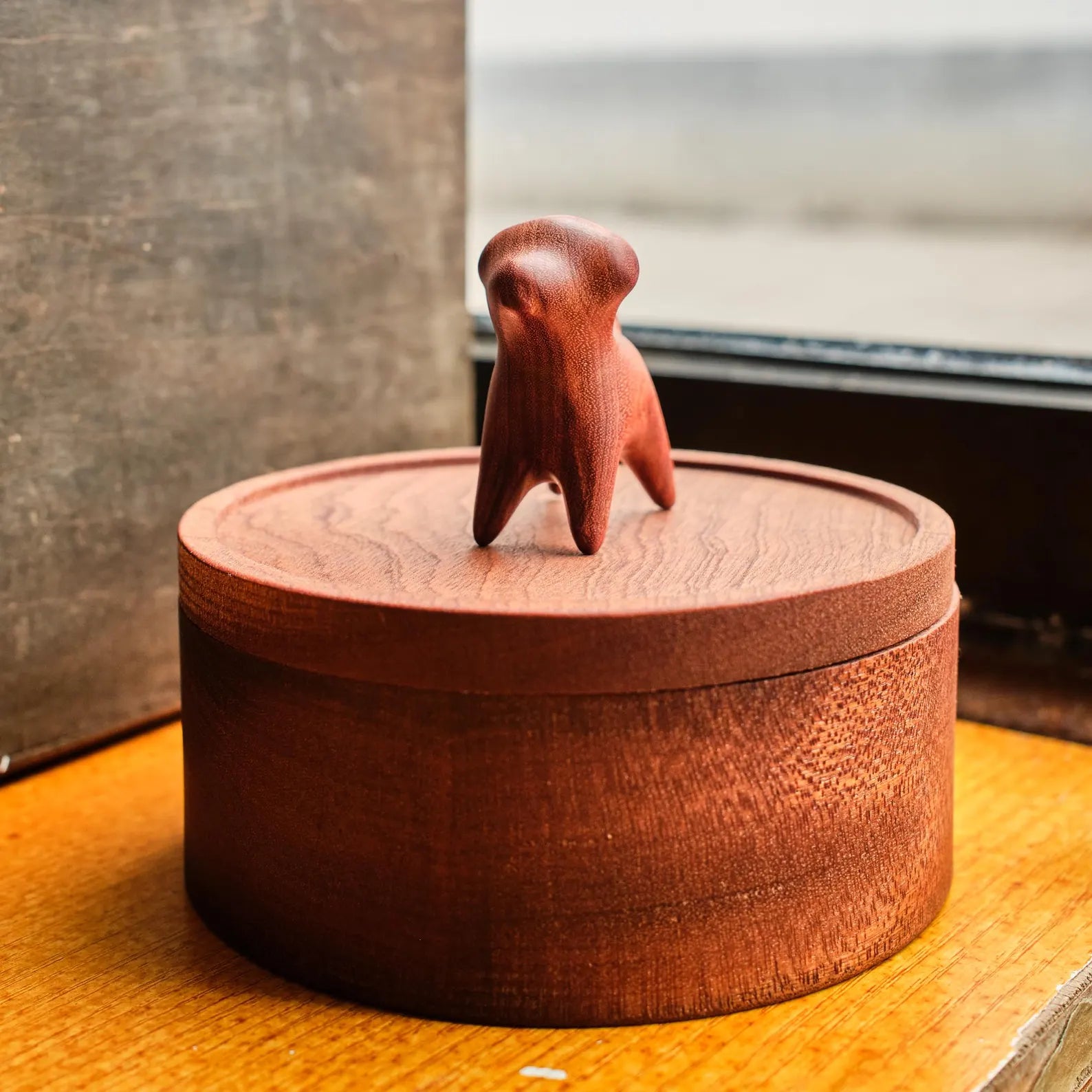 Medium and Large Handmade Natural Wooden Pet Urn | Suitable for All Dog Breeds | Handmade Memorial Ashes Box for Dogs｜Pet Loss Keepsake Gift