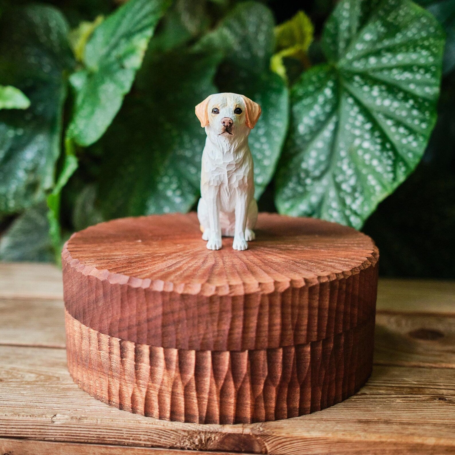 Handmade Extra Large Wooden Dog Urn for Ashes up to 110lbs, Natural Custom Carved Box with Personalised Dog Figurine, Pet Loss Keepsake Gift