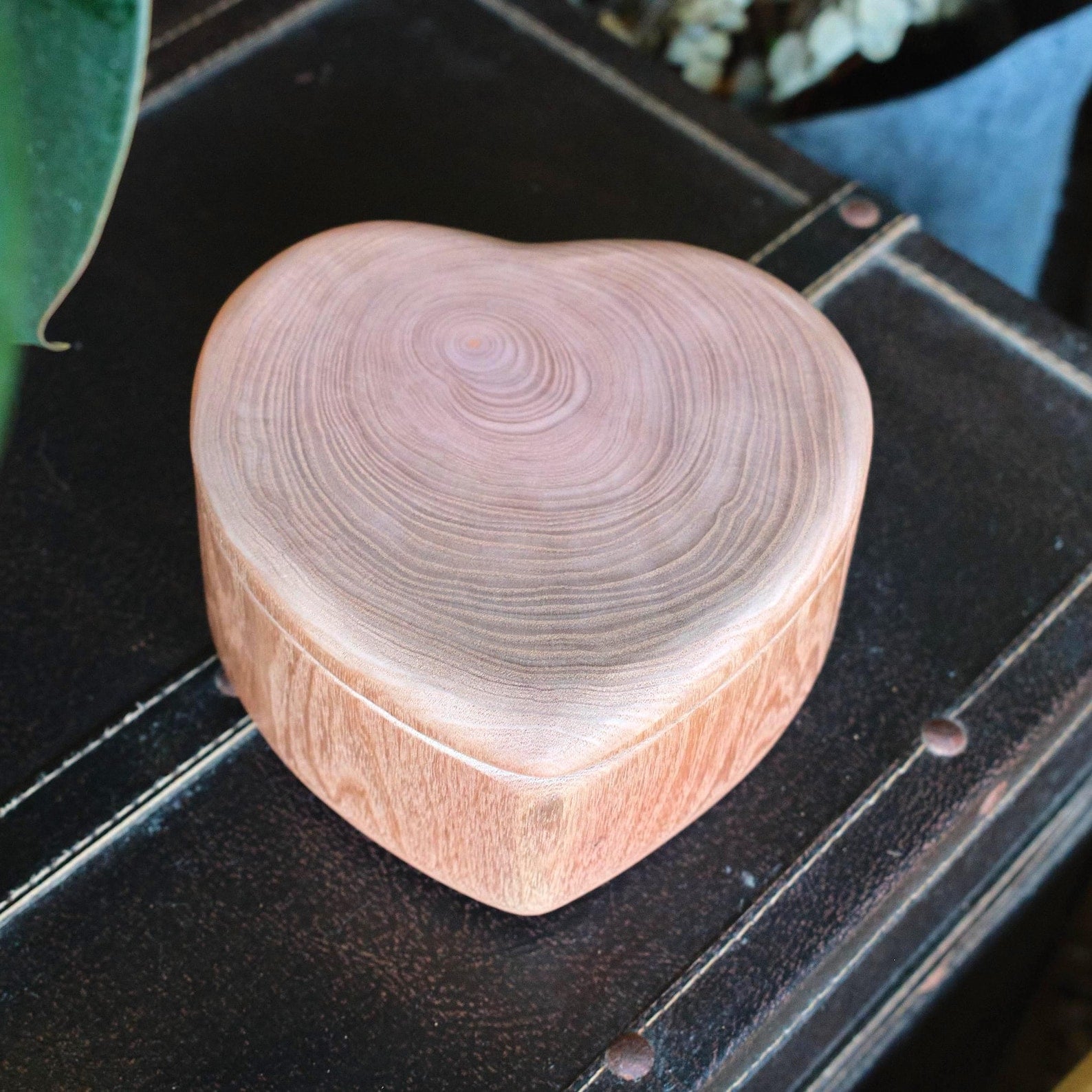 Heart-Shaped Wooden Pet Urn with Tree Ring Grain, Eco Friendly Handcrafted Memorial Box, Hinged Lid with Magnetic Seal, Pet Ashes Keepsake