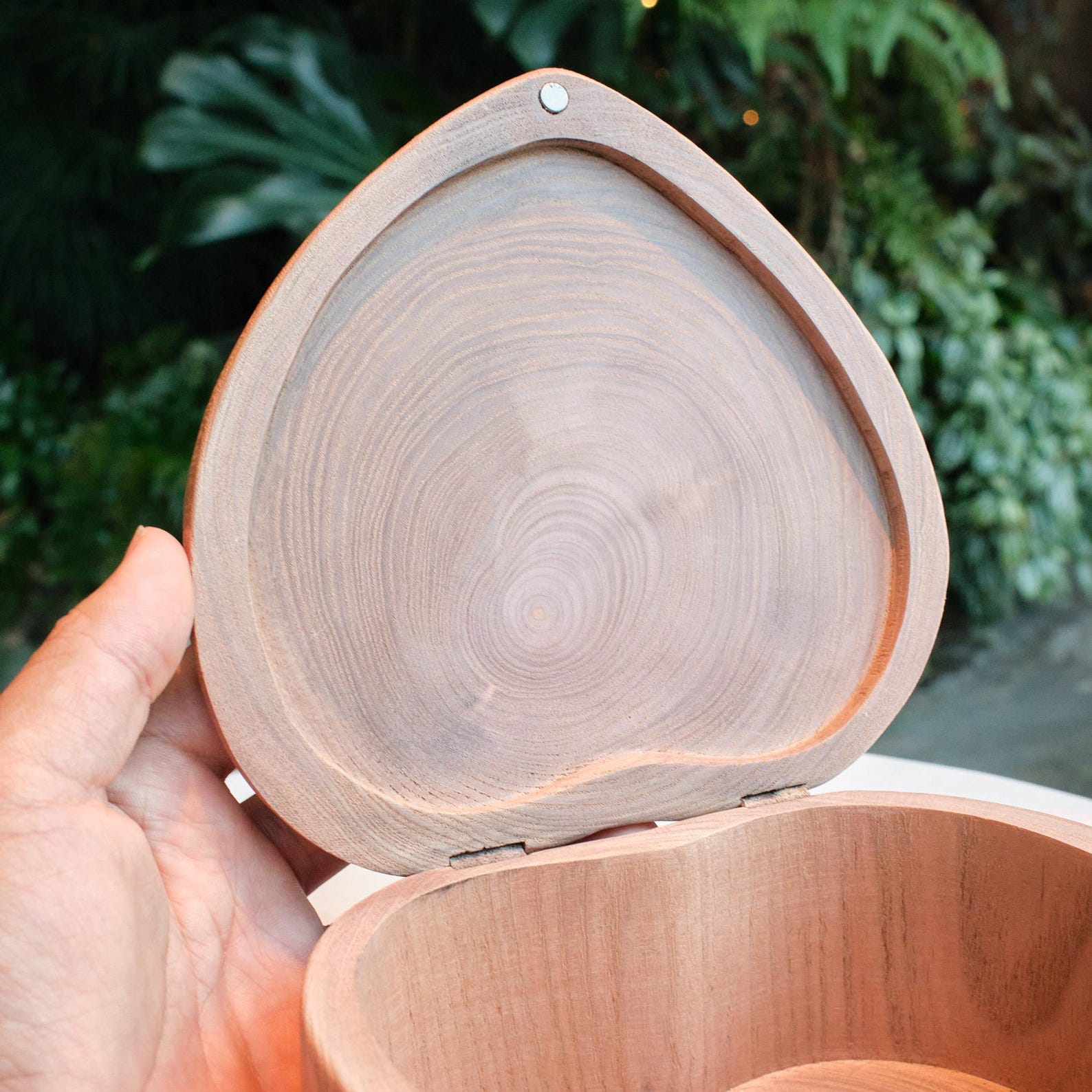 Heart-Shaped Wooden Pet Urn with Tree Ring Grain, Eco Friendly Handcrafted Memorial Box, Hinged Lid with Magnetic Seal, Pet Ashes Keepsake