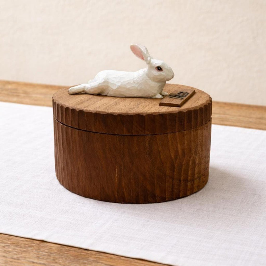Rustic Tree Stump Rabbit Urn, Realistic Bunny Wood Carving, Natural Wood Pet Memorial Gifts, Organic Woodland Ashes Keepsake Box