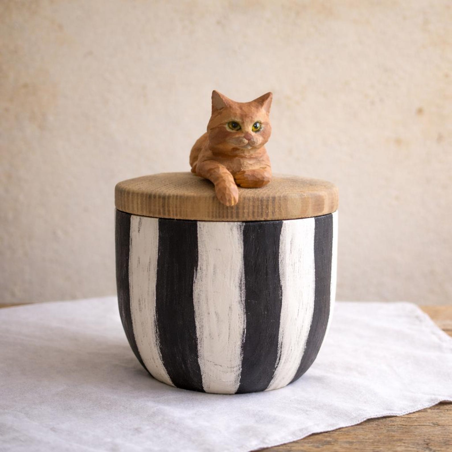 Hand Carved Cat Memorial Urn, Custom Wooden Pet Ashes Box, Photo-Based Cat Figurine, Personalised Hand Painted Floral Box, Pet Loss Gift