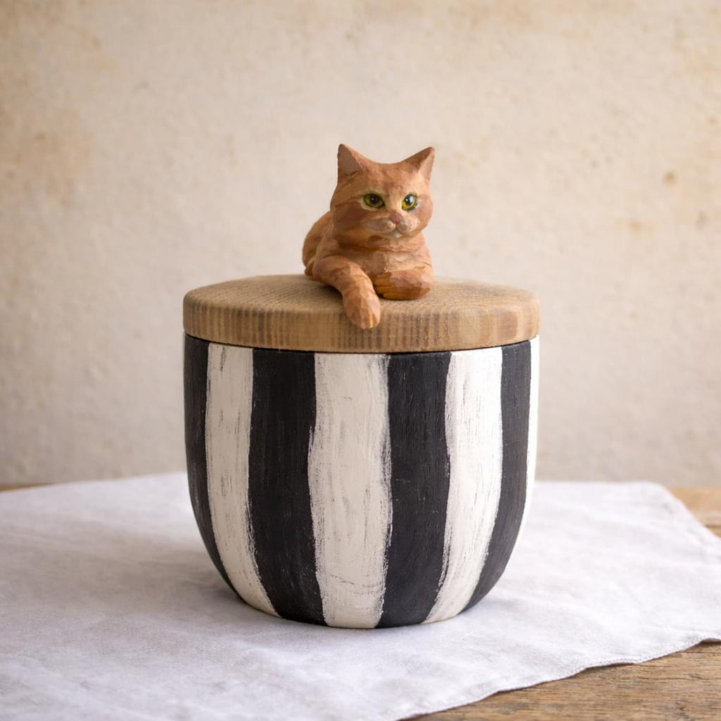 Custom Cat Urn with Cat Figurine Resting on Lid, Handmade Wooden Pet Ashes Box from Photo, Personalised Cat Memorial, Pet Loss Gift