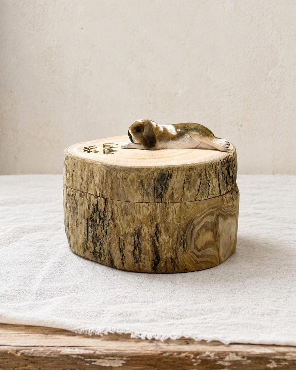 Rustic Tree Stump Rabbit Urn, Realistic Bunny Wood Carving, Natural Wood Pet Memorial Gifts, Organic Woodland Ashes Keepsake Box