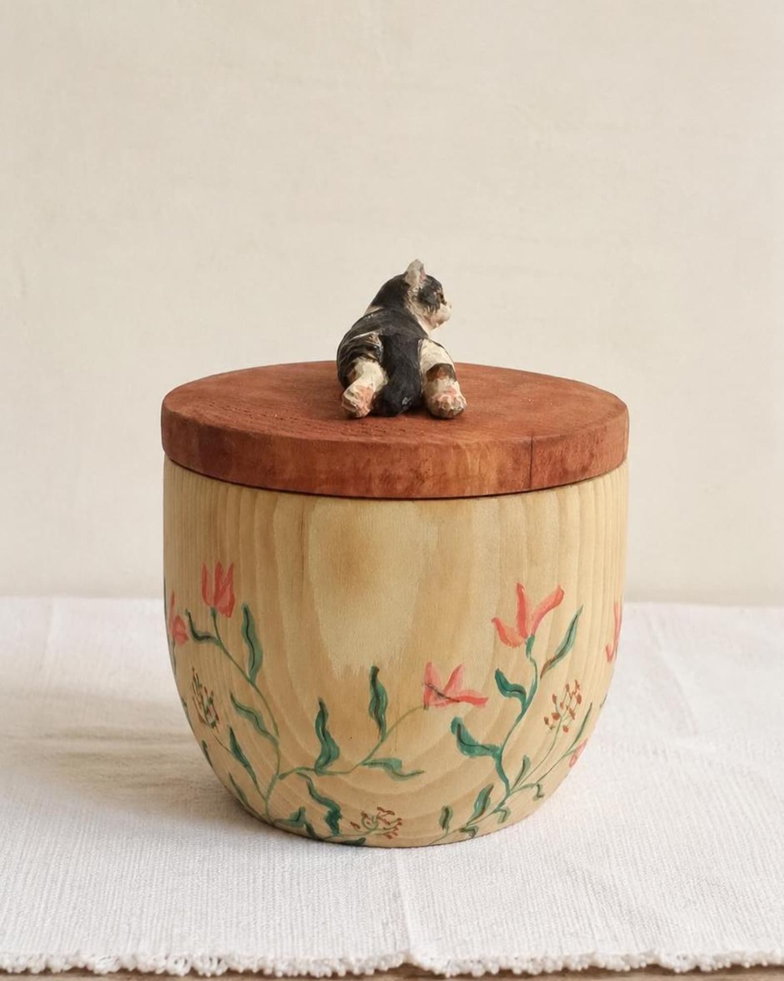 Custom Cat Urn with Cat Figurine Resting on Lid, Handmade Wooden Pet Ashes Box from Photo, Personalised Cat Memorial, Pet Loss Gift