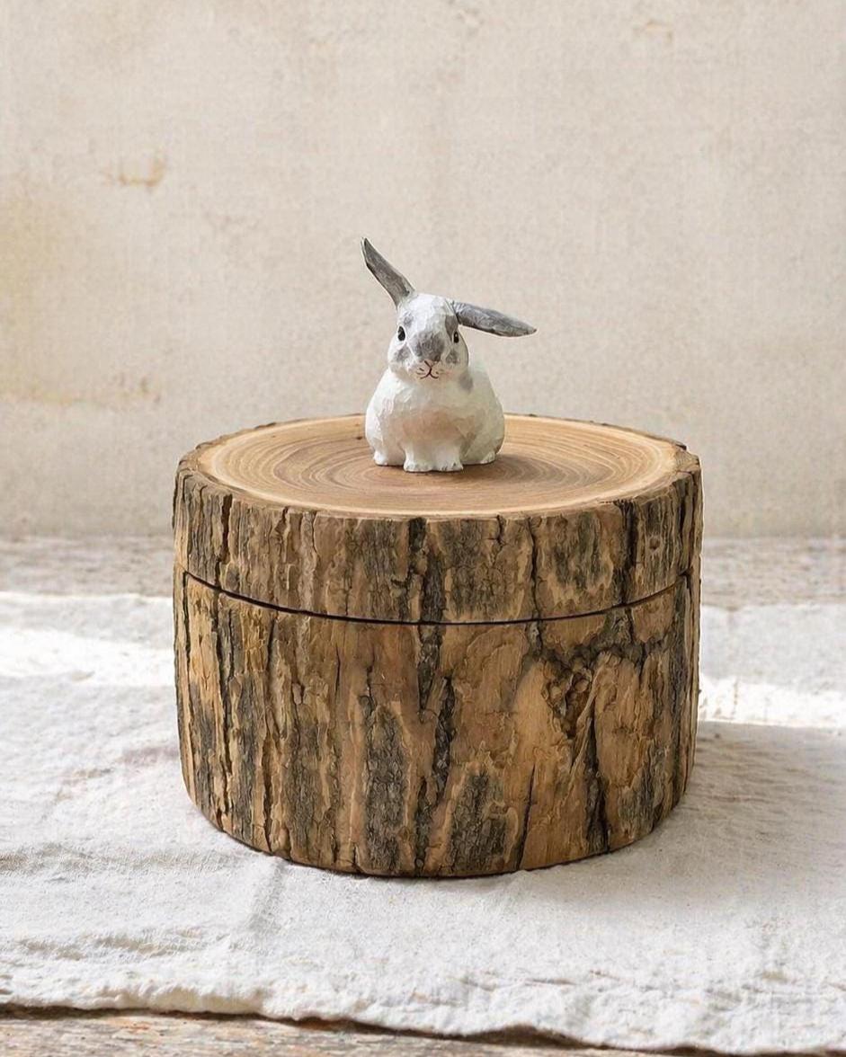 Rustic Tree Stump Rabbit Urn, Realistic Bunny Wood Carving, Natural Wood Pet Memorial Gifts, Organic Woodland Ashes Keepsake Box