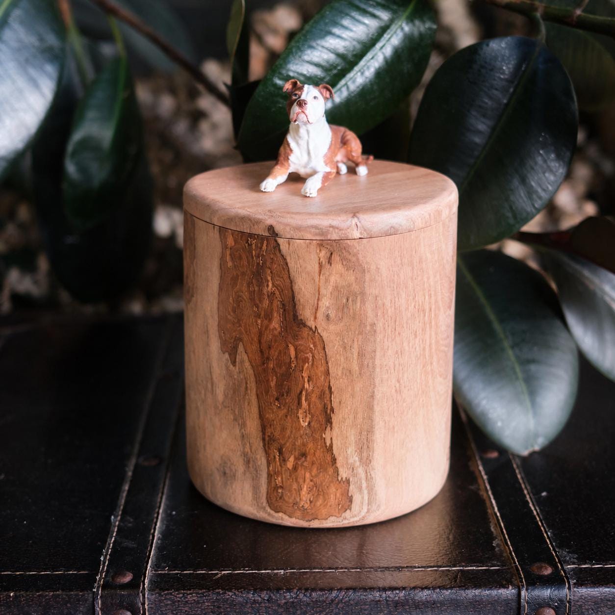 Large Wooden Dog Urn with Hand Carved Pet Figurine from Photo, Natural Wood Bucket, Pet Memorial Urn for Ashes with Personalised Engraving