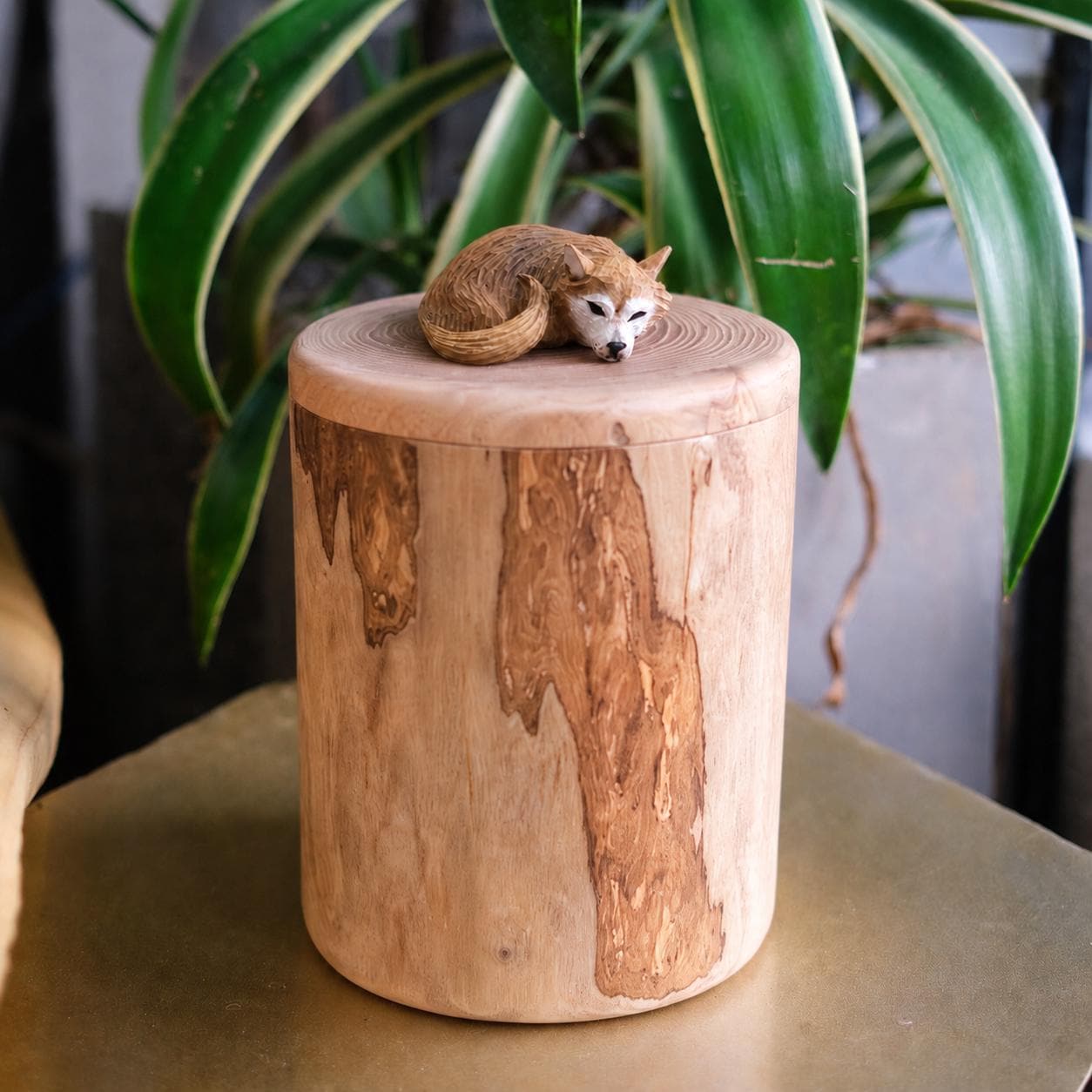 Large Wooden Dog Urn with Hand Carved Pet Figurine from Photo, Natural Wood Bucket, Pet Memorial Urn for Ashes with Personalised Engraving